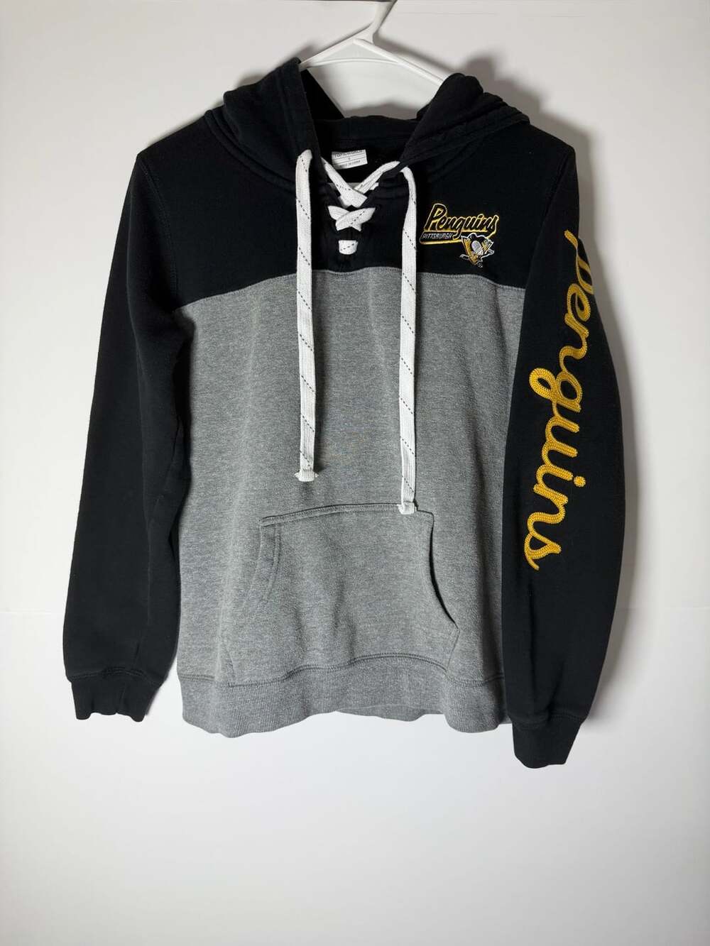 Women’s Top of the World Pittsburgh Penguins Lace-Up Hoodie Size S Black Gray